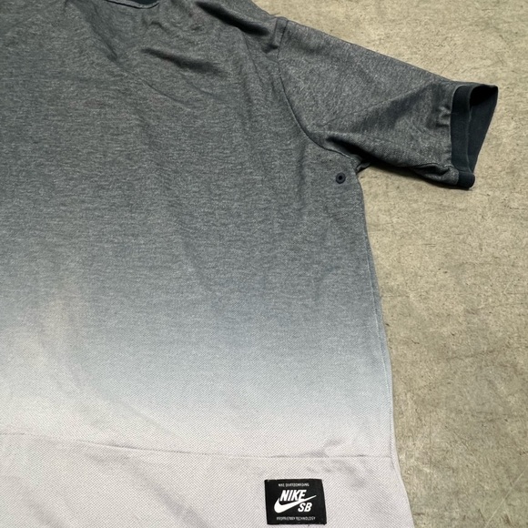 Nike Men's Black and Gray Ombre SB Shirt - Picture 7 of 7